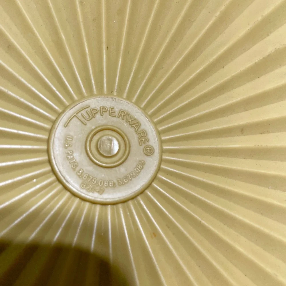 Vintage Tupperware Servalier Bowl Harvest Gold Yellow Sunburst Lid 881-7‎ Large